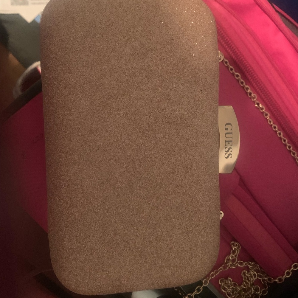 NWOT GUESS ROSE GOLD CLUTCH 🔥🔥🔥🔥 - Picture 10 of 10